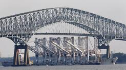 Colapsa el puente Francis Scott Key de Baltimore tras ser impactado por un barco: vehículos cayeron al agua