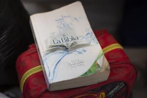 12-biblia en camp.JPG