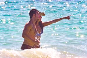 PREMIUM EXC Eiza Gonzalez and Luke Bracey
