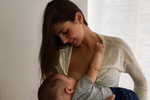 Michelle Renaud amamantando. Septiembre 2017.