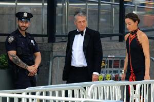 Hugh Grant en la boda de Taylor Swift