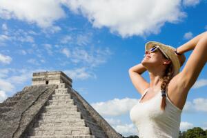 turista-viajera-chichen-itza.jpg