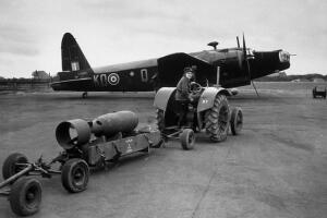 Vickers Wellington MkIII con una bomba