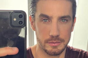 Eugenio Siller selfie Instagram.jpg
