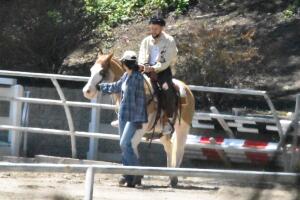 Bad Bunny y Kendall Jenner en Hidden Hills Equestrian Center. 