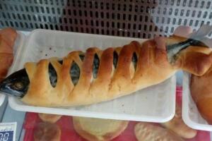 Pan relleno de… ¿pescado?