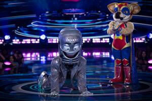 Micrófono tuvo que mostrar su verdadero rostro 