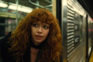 boneca-russa-netflix-0422