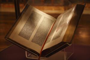 1620px-Gutenberg_Bible,_New_York_Public_Library,_USA._Pic_01.jpg