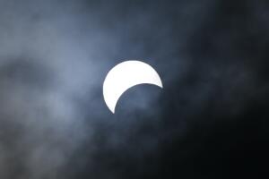Eclipse de sol sobre la ciudad de Nueva York.