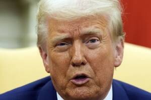 Trump advierte sobre nuevos aranceles a la importación de vehículos y productos farmacéuticos.