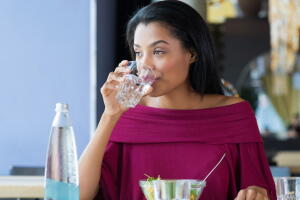beber-agua-habito-emagrecer.jpg