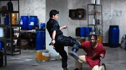 El remake hollywoodense de The Raid será protagonizado por Frank Grillo y dirigido por Joe Carnahan