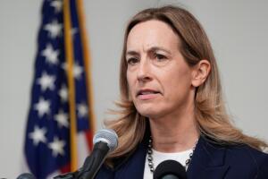 Departamento de Justicia demanda a Nueva Jersey por orden que limita arrestos de ICE.