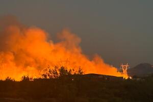 Incendio Boulder View crece a 3,200 acres y provoca evacuaciones en Scottsdale