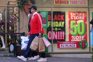 El tradicional 'Black Friday' de 2025 es posible que no ofrezca precios muy convenientes a los compradores a causa de los aranceles de Trump a China y otros países.