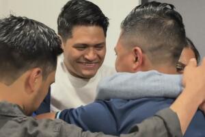 Un inmigrante logra reencontrarse con sus padres tras 18 años: logró convertirse en empresario en Nueva York.