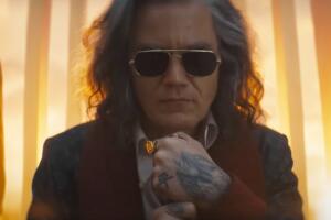 Michael Shannon en bullet train.jpg