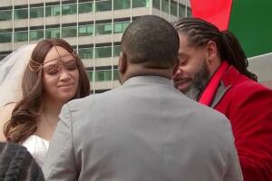 Amor eterno frente a LOVE park en San Valentin 