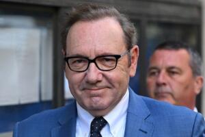 Kevin Spacey afuera de la corte 'The Old Bailey' en Londres