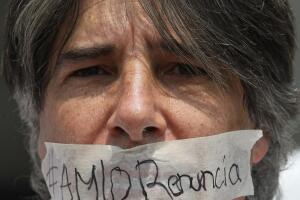 Miles de mexicanos marchan por desacuerdo de políticas de nuevo gobierno