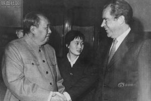 Nixon visita China, saluda a Mao Zedong