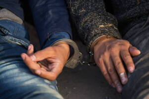 Patrulla Fronteriza detiene a 11 inmigrantes indocumentados que intentaban cruzar a Estados Unidos a través de un desagüe.