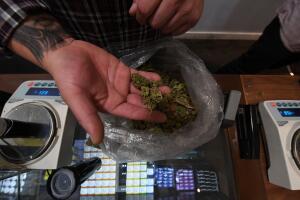 US-LAW-DRUGS-HEALTH-JUSTICE-MARIJUANA