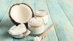 ¿Es bueno utilizar aceite de coco en tu rutina de belleza? Los expertos tienen la respuesta