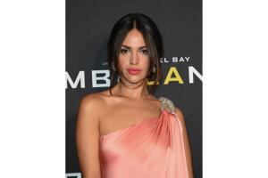 Eiza-Gonzalez-look-diosa-griega-premiere-Ambulance-2022-2.jpg