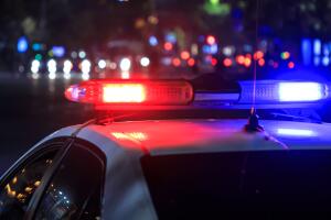 Cinco estudiantes hospitalizados tras accidente de autobús escolar en Calverton, Long Island.