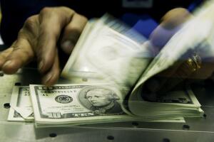 British Convert Pounds To U.S. Dollars