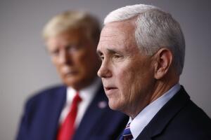 Pence habla junto a Trump durante una sesión informativa del coronavirus en la Casa Blanca, en Washington, el 22 de marzo de 2020.