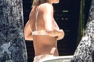 EXC  Kendall Jenner, Hailey Bieber