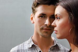 casal-desconfianca-briga-0717-1400x800.jpg
