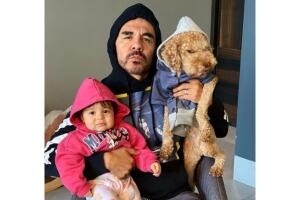 Adrián-Uribe-hija-Emily