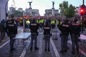 TOPSHOT-ITALY-VATICAN-RELIGION-POPE-FUNERAL