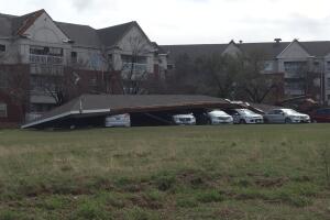 Tornados provocan daños a decenas de viviendas en San Antonio 