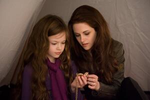 bella-y-renesmee-en-amanecer.jpg