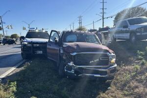 persecución Texas conductor arrestado indocumentados Bexar Atascosa policía vehículo robado