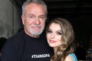 Sofía Castro y su papá, el productor José Alberto 'El Güero' Castro.