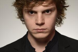 Evan Peters.jpg