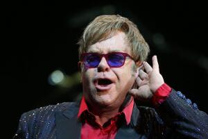 Michael-Gracey-dirigira-la-biopic-de-Elton-John-3.jpg