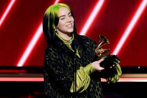 billie_recibe_premio_grammy.jpg