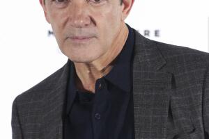 antonio-banderas-1218-2330x3500.jpg