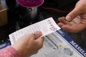  Powerball deja tres nuevos millonarios en Nueva York y crece el premio mayor.