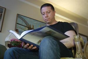 En su intento de buscar la libertad de Johny, la familia Hincapié perdió todos sus ahorros. Después de vivir cómodamente en una casa, debieron mudarse a un apartamento pequeño… vendieron su auto. Las pérdidas fueron más allá de lo material. Pero finalmente lograron demostrar que su hijo era inocente.  