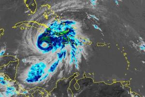 Melissa toca tierra en Jamaica como huracán categoría 5.
