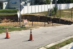 Se abre socavón en comunidad de Tarpon Springs