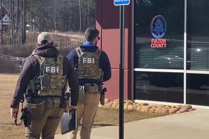 FBI realiza operativo en la Oficina Electoral del condado Fulton, reportan que buscan asegurar boletas del 2020